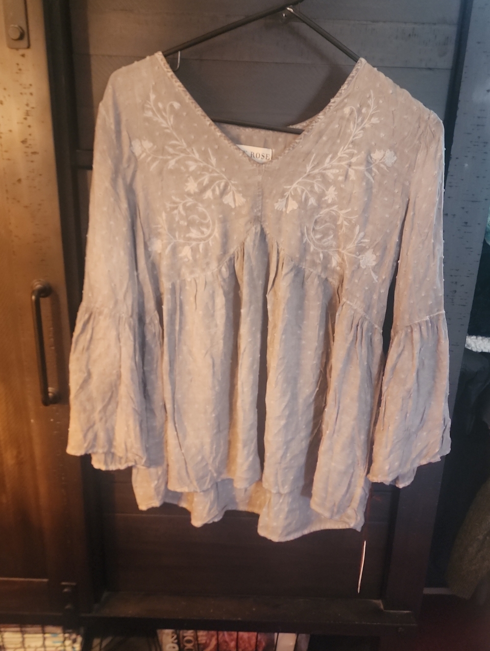 NWT Knox Rose Embroidered V-Neck Bell Sleeve Tunic - Light Gray
